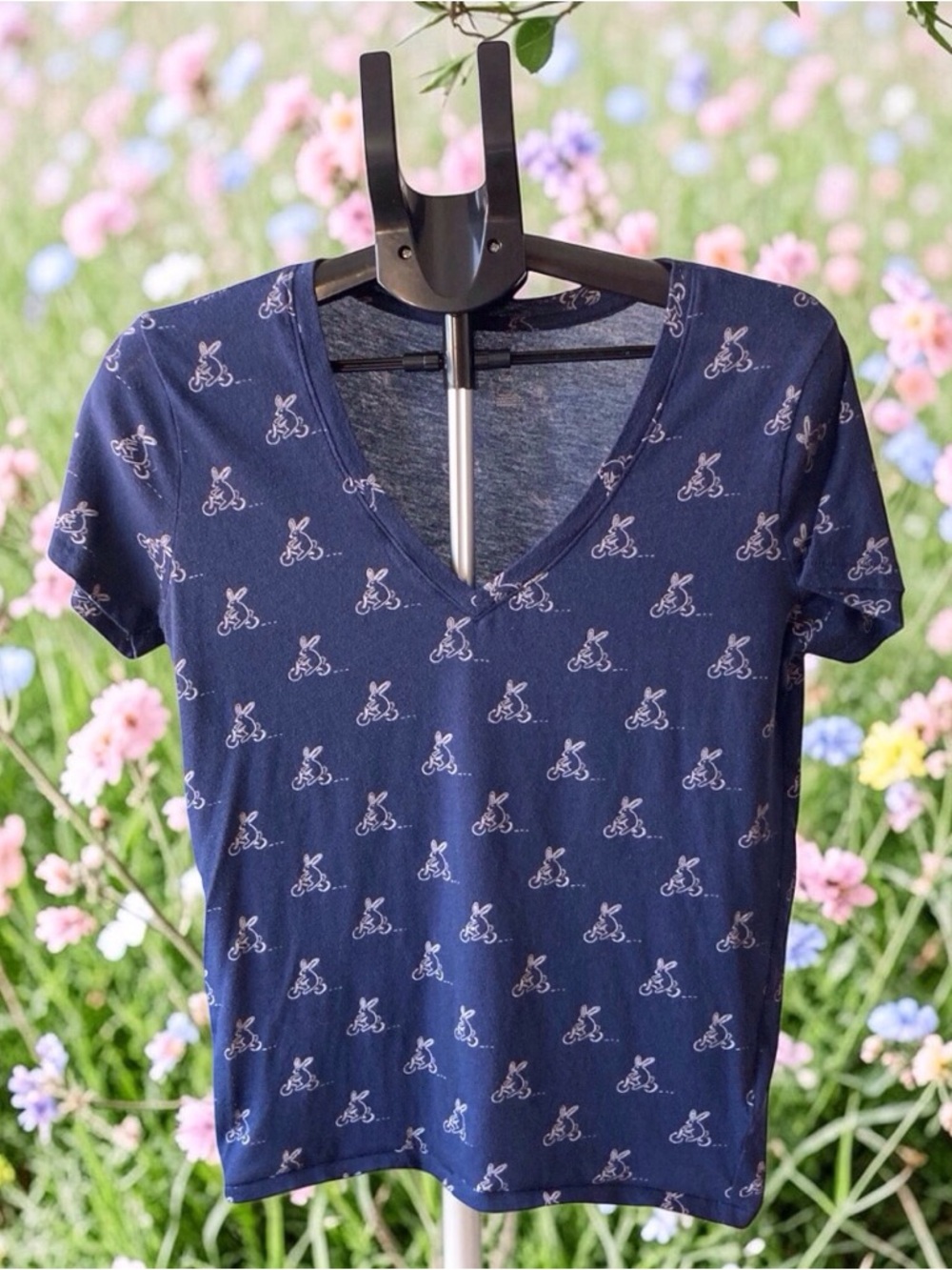BDG Urban Outfitters All Over Bunny Print V-Neck Tee Large Navy Quirky
